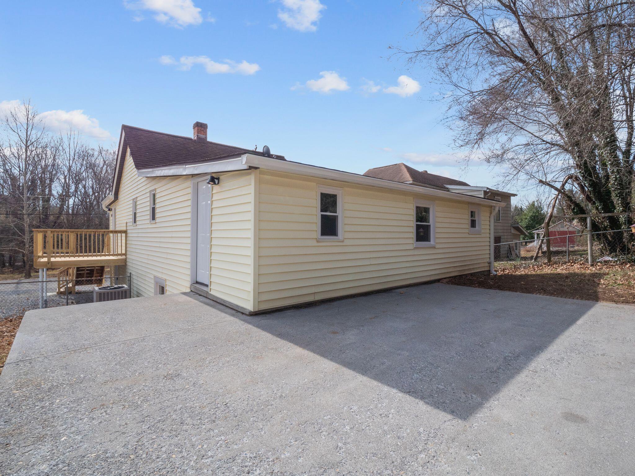 454 Tinker Ave, Vinton, Virginia image 2