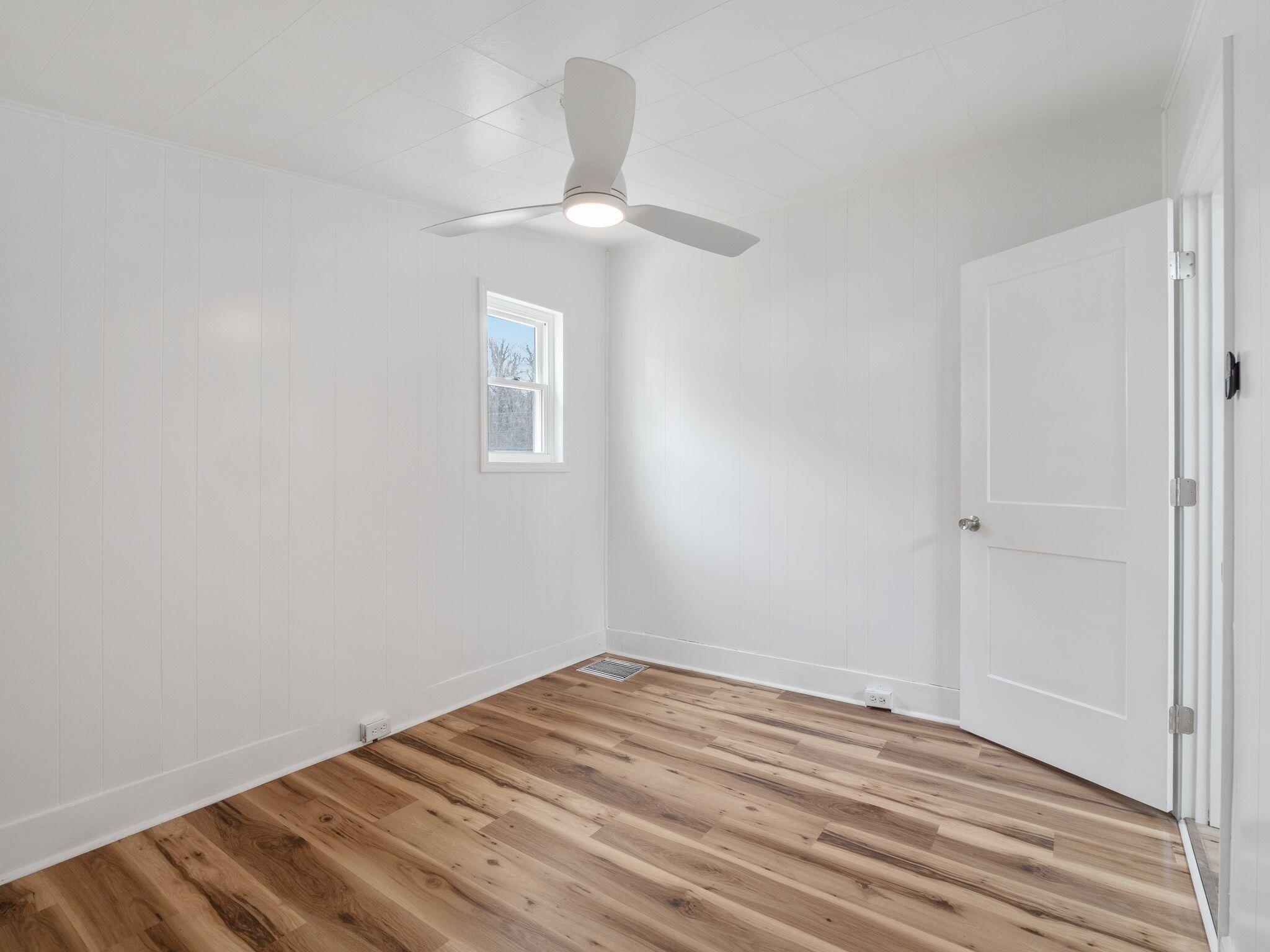 454 Tinker Ave, Vinton, Virginia image 12