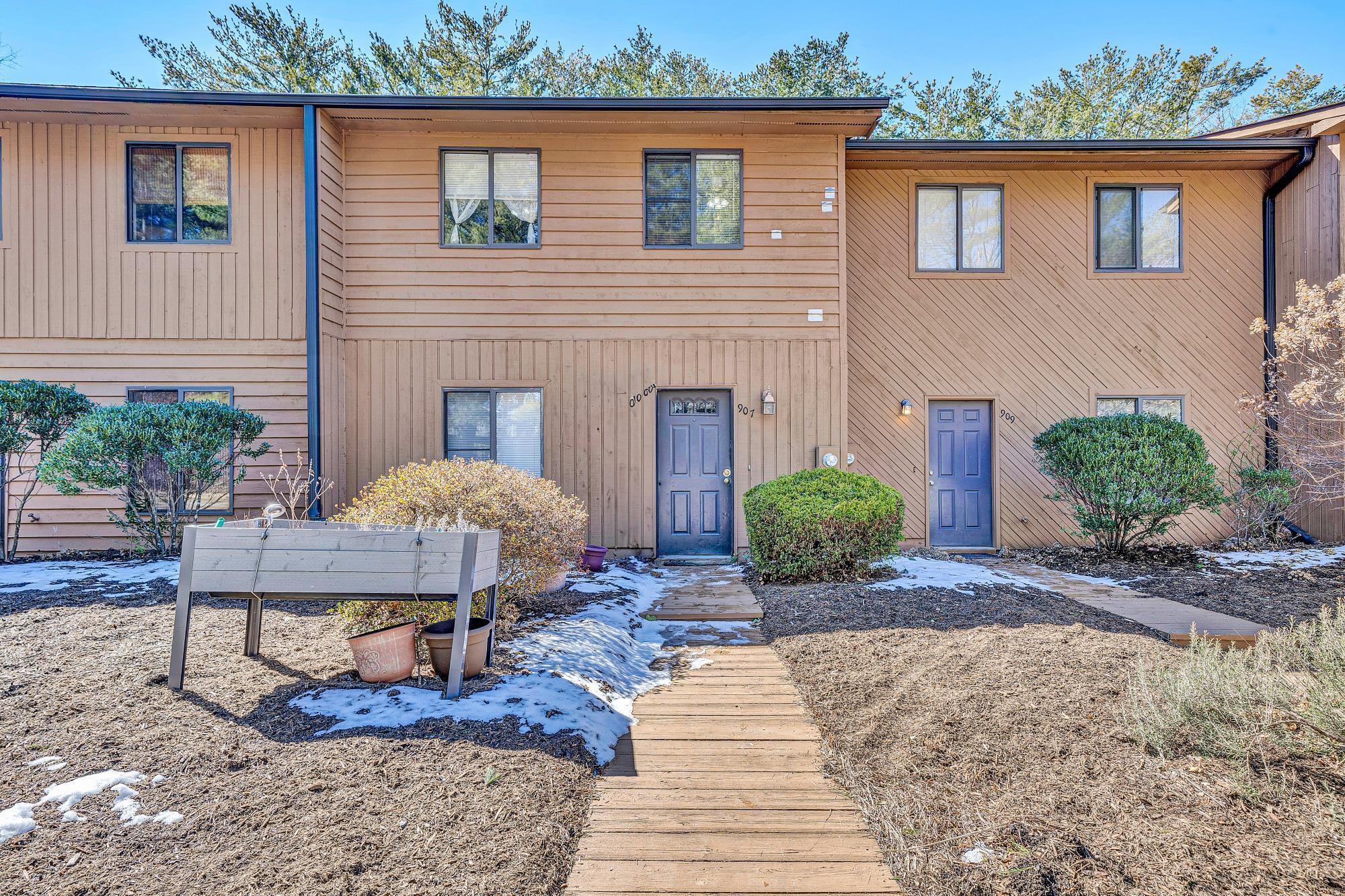 907 Lora Ln, Blacksburg, Virginia image 1