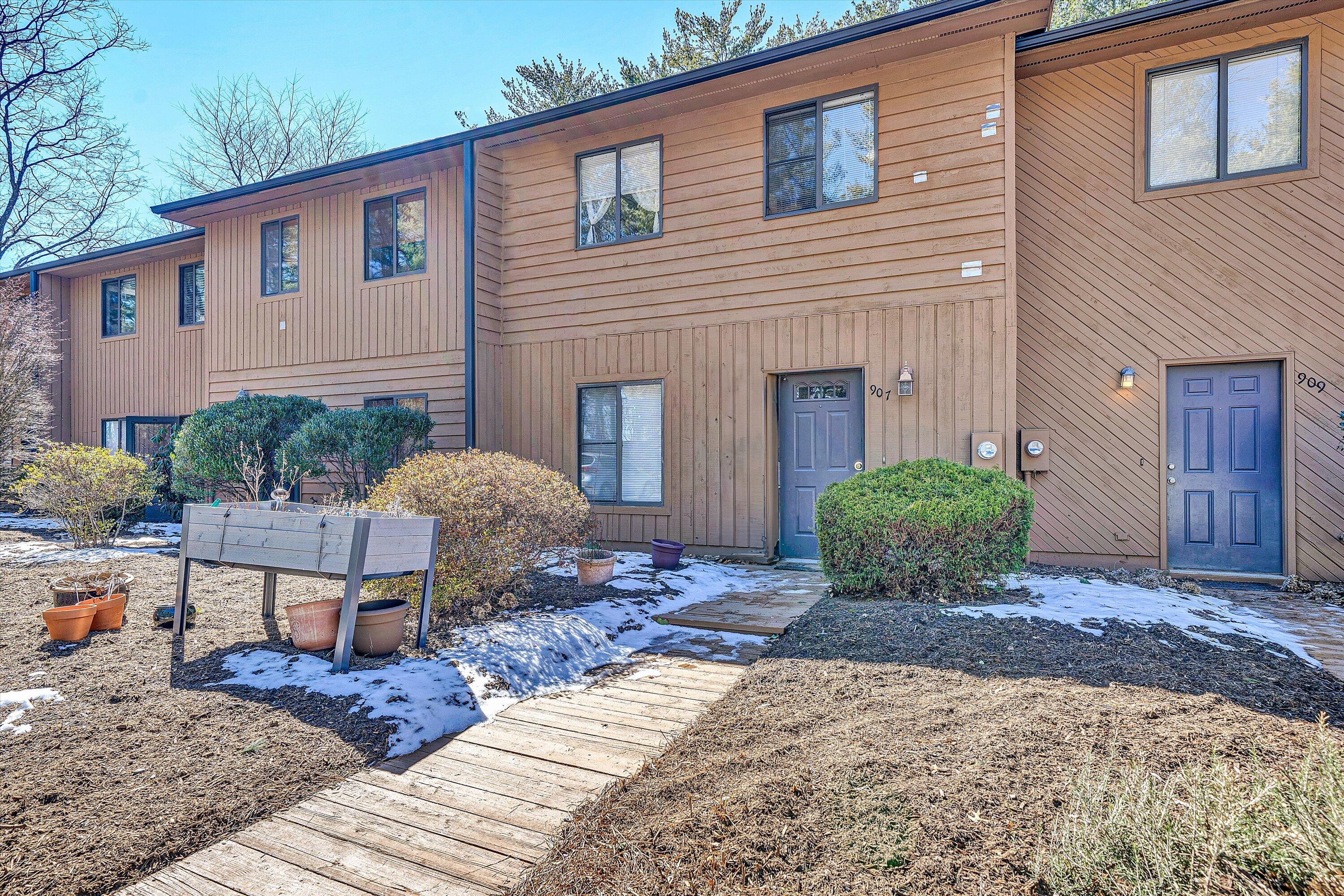907 Lora Ln, Blacksburg, Virginia image 2