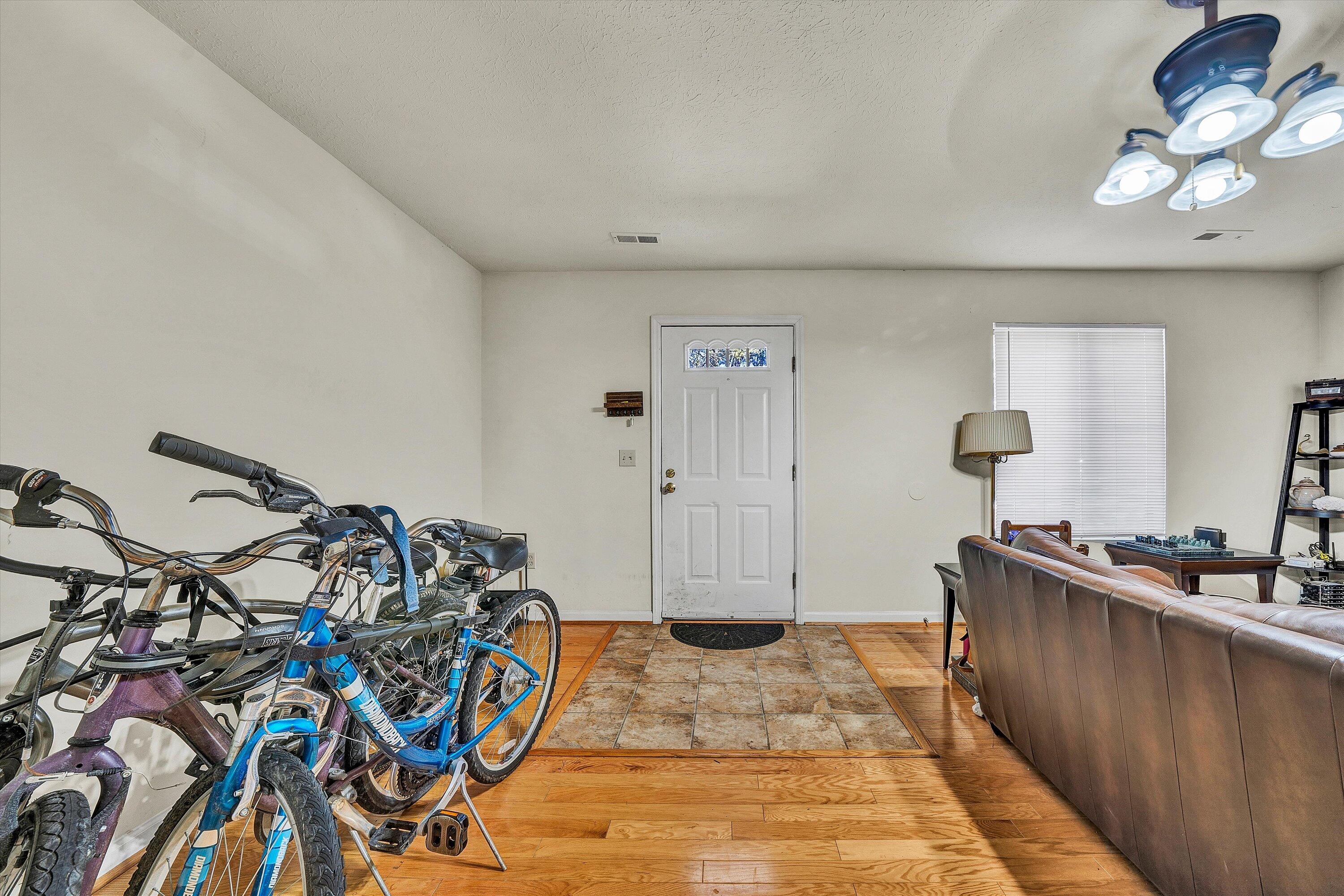 907 Lora Ln, Blacksburg, Virginia image 3