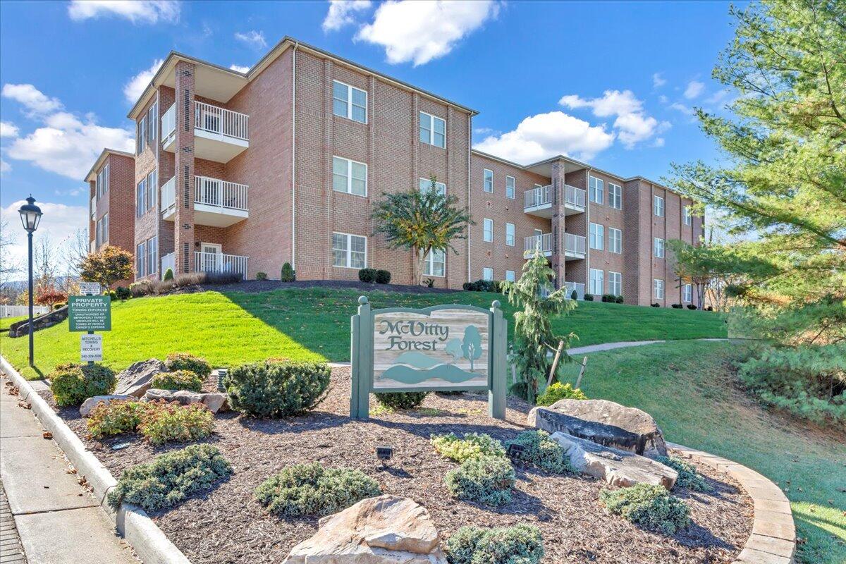 3050 Mcvitty Forest Dr #318, Roanoke, Virginia image 1