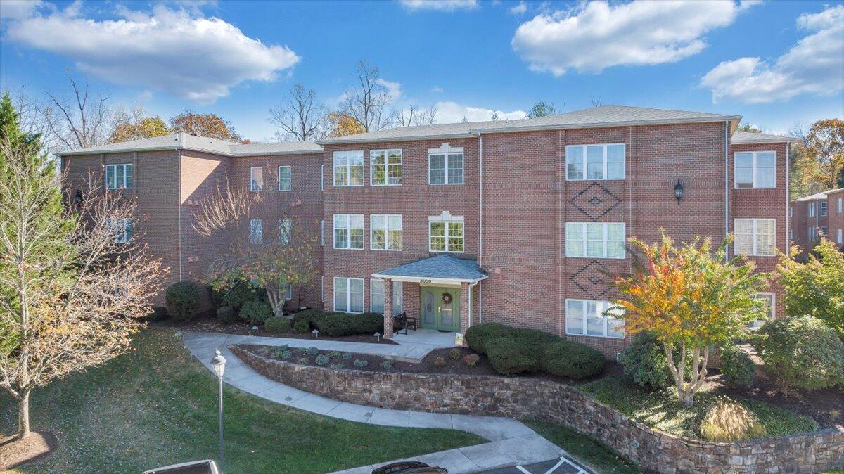 3050 Mcvitty Forest Dr #318, Roanoke, Virginia image 2