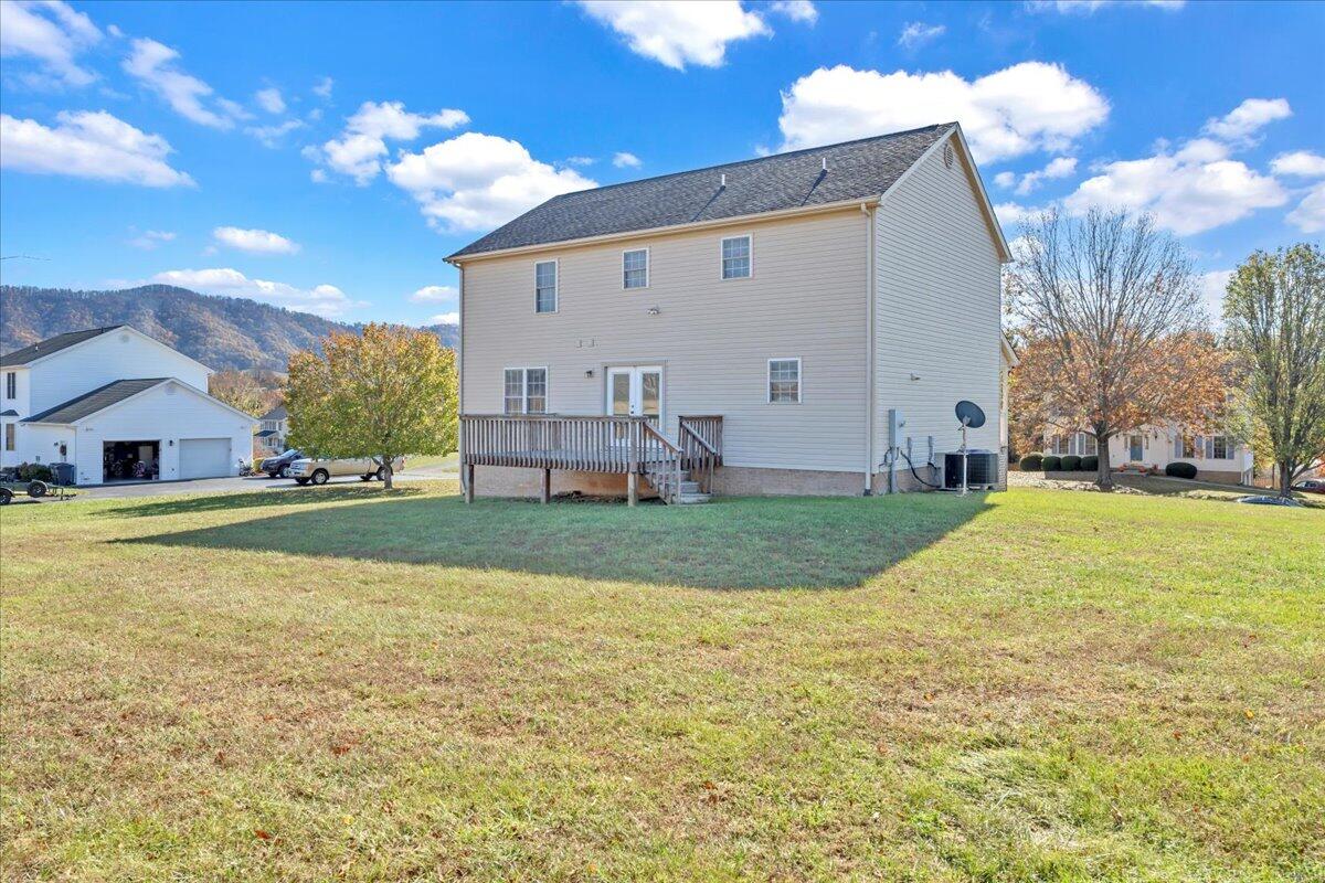 668 Brookfield Ln, Roanoke, Virginia image 3