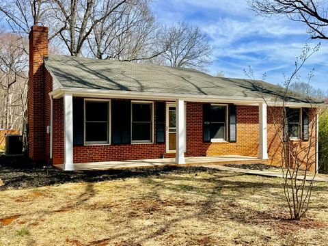 Homes For Sale - 1436 Mountain Pass Rd<br/> Blue Ridge, VA 24064