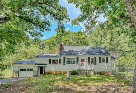 Homes For Sale - 2908 Loch Haven Dr<br/> Roanoke, VA 24019