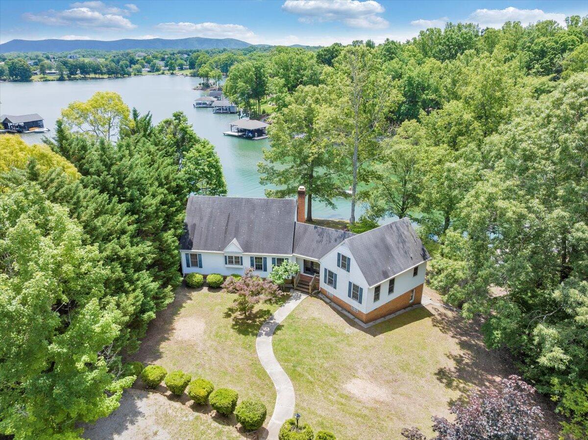 414 Strawberry Banks Dr, Moneta, Virginia image 5