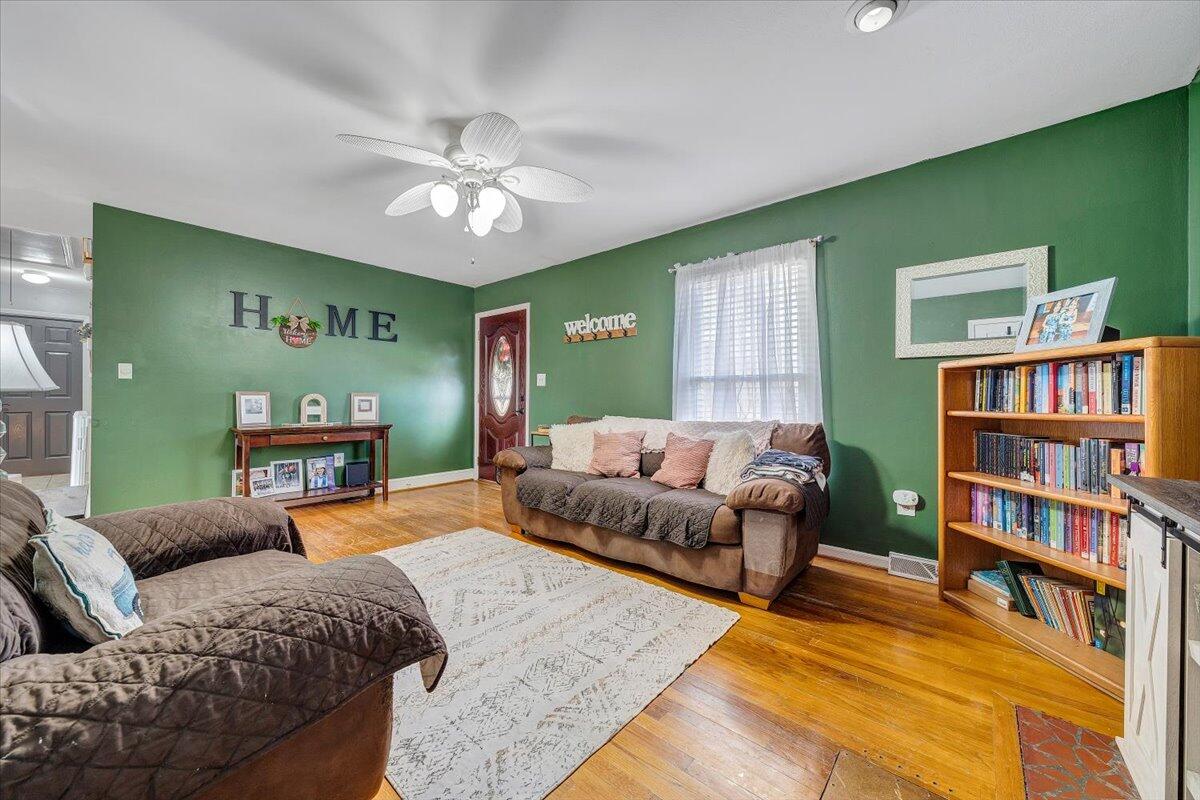 477 Lakeridge Cir, Troutville, Virginia image 8