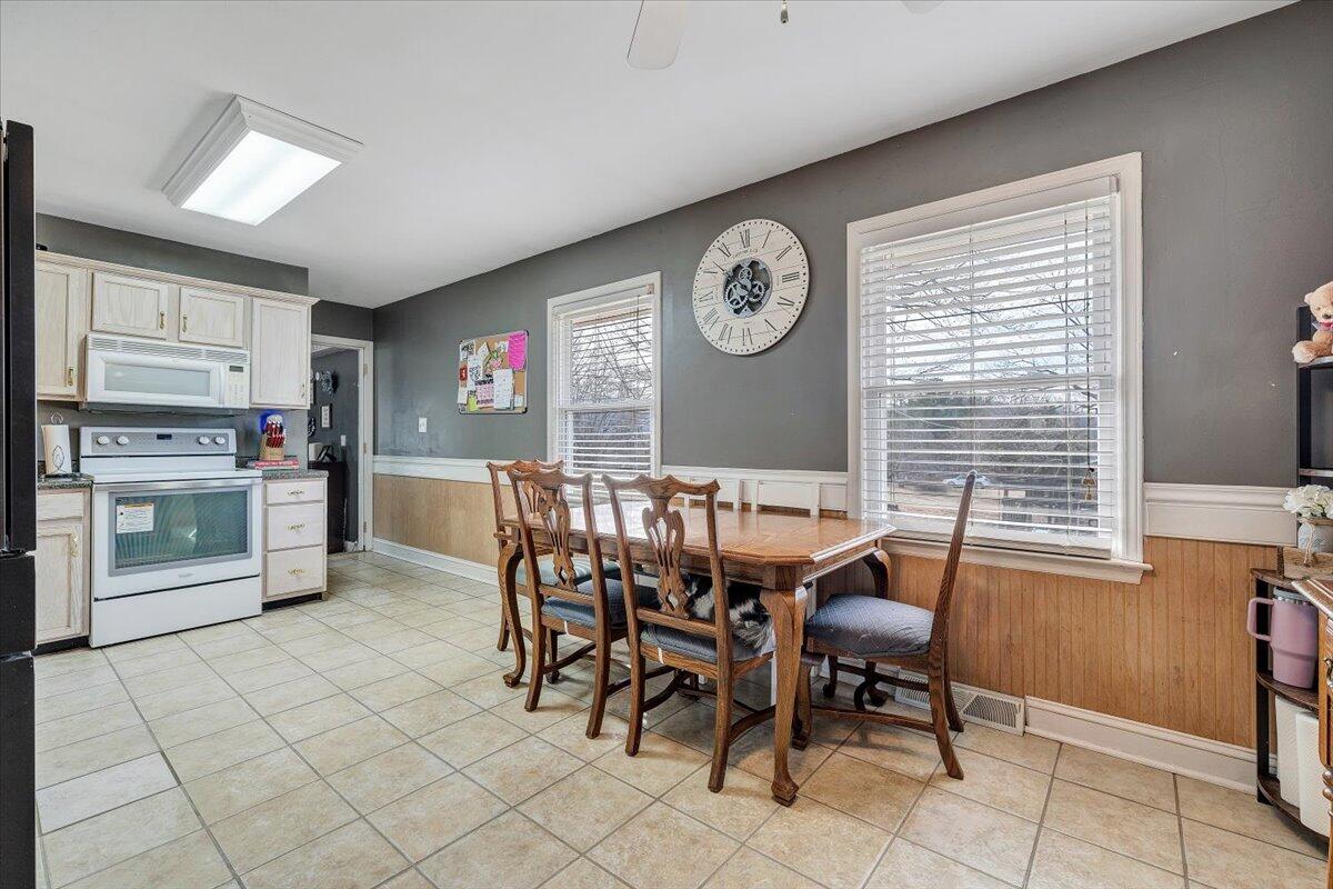 477 Lakeridge Cir, Troutville, Virginia image 11