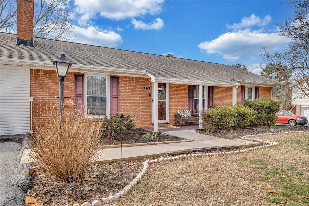 477 Lakeridge Cir, Troutville, Virginia image 2