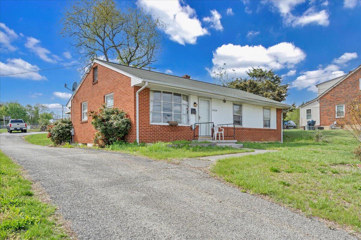 3724 Plantation Rd, Roanoke, Virginia image 17