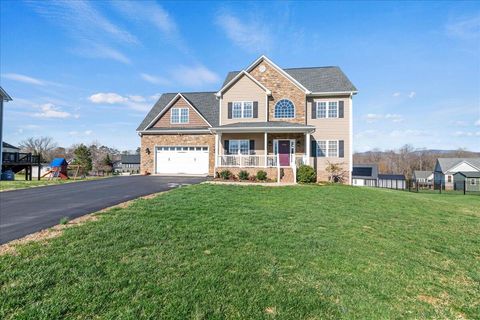Homes For Sale - 1234 Autumn Run Dr<br/> Forest, VA 24551