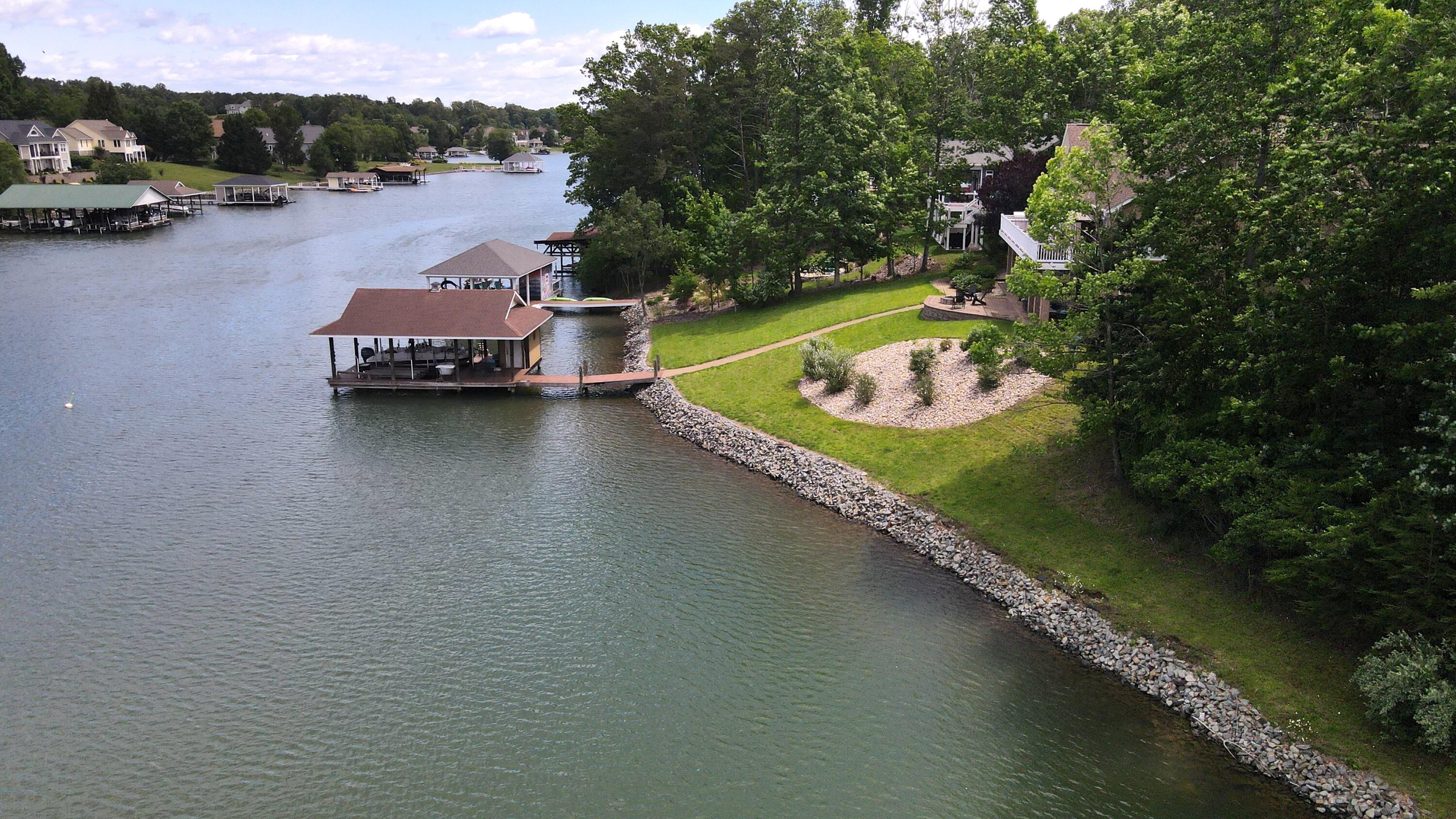 415 Strawberry Banks Dr, Moneta, Virginia image 2