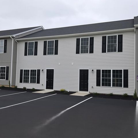 Townhouse For Sale - 411 S Washington Ave<br/> Pulaski County, Pulaski, VA 24301