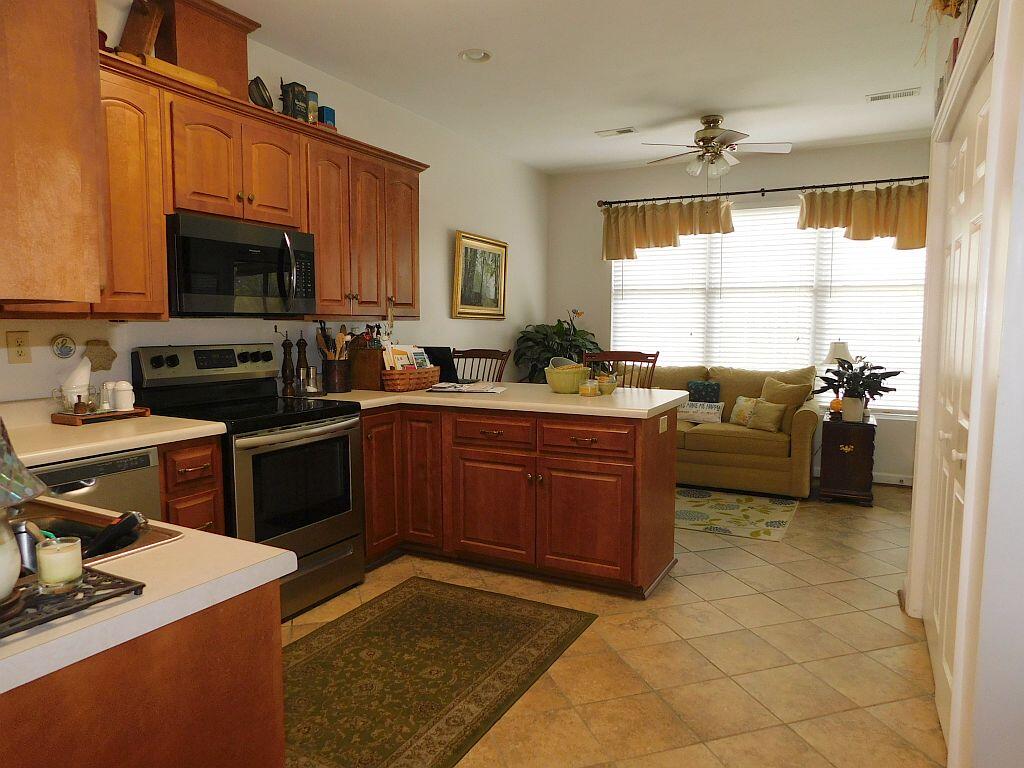 Roanoke, Virginia 24018, United States, 2 Bedrooms Bedrooms, ,2 BathroomsBathrooms,Residential,Pending,232180