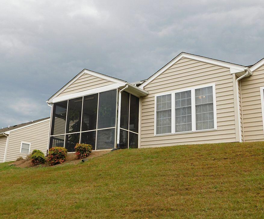 Roanoke, Virginia 24018, United States, 2 Bedrooms Bedrooms, ,2 BathroomsBathrooms,Residential,Pending,232180