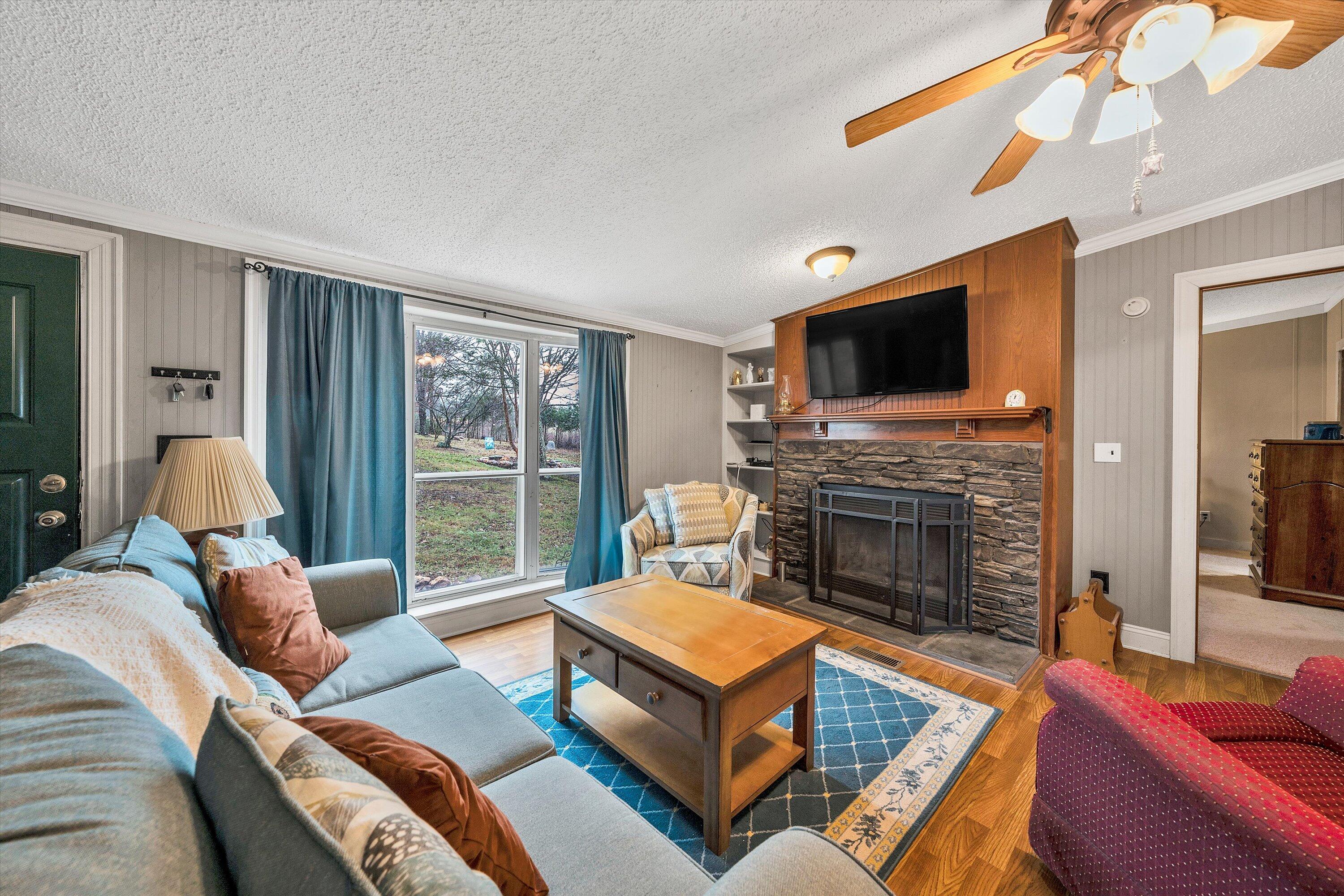 875 W Burnt Chimney Rd, Wirtz, Virginia image 3