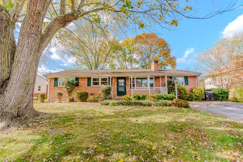 Photo of 5570 Meadowcrest ST, Roanoke, VA 24019 (MLS # 922435)