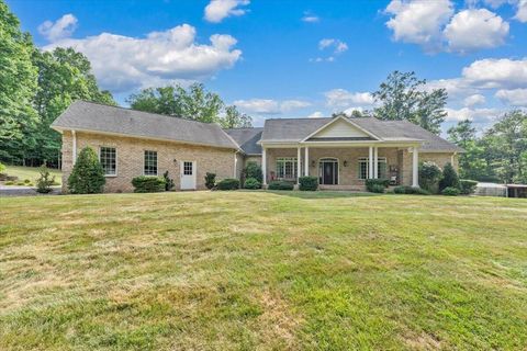 Homes For Sale - 7770 Bending Oak Dr<br/> Catawba, VA 24070