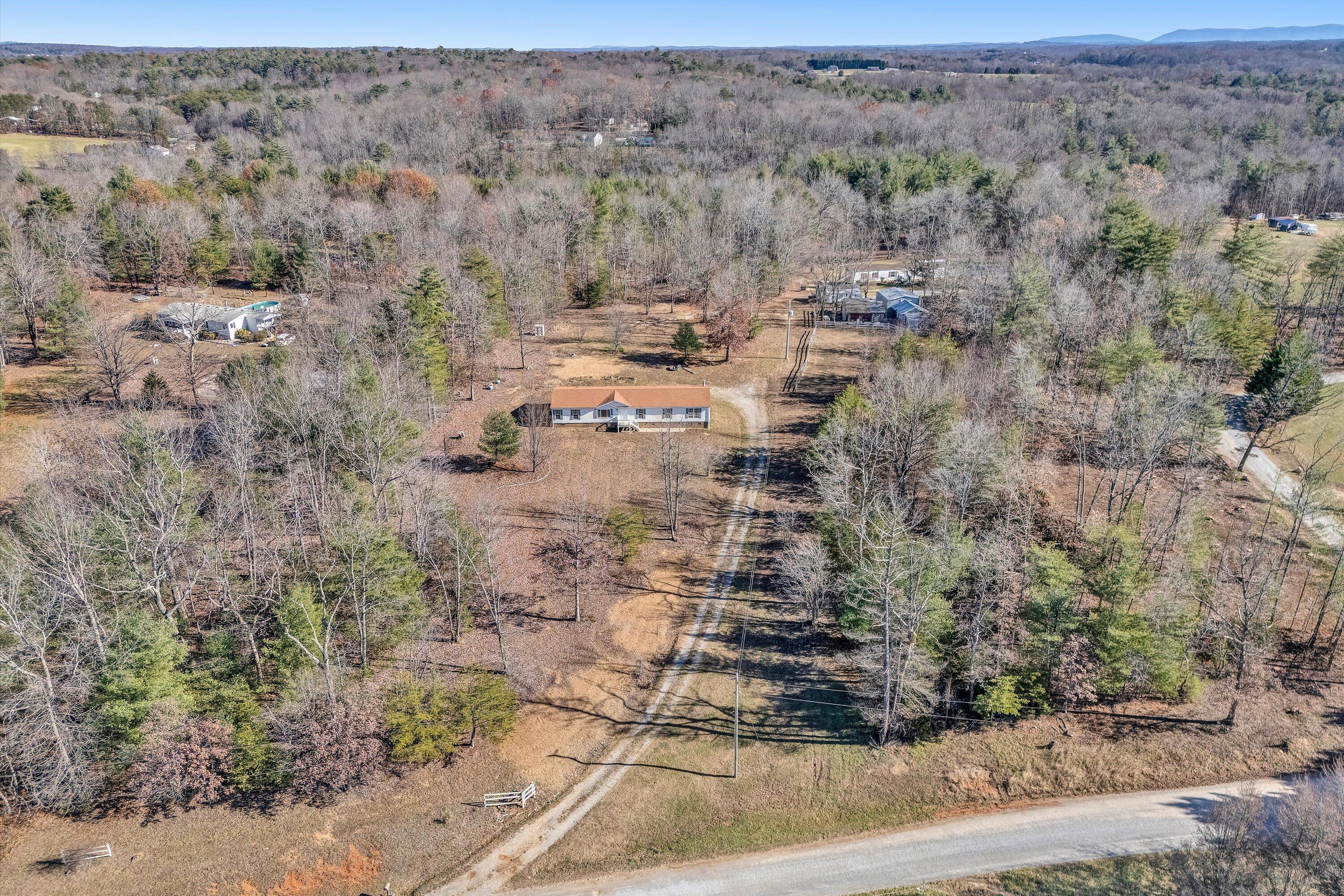 925 Clearwater Dr, Boones Mill, Virginia image 3