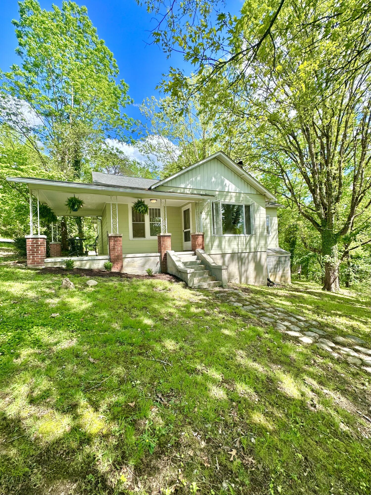 704 Jefferson Ave, Clifton Forge, Virginia image 2