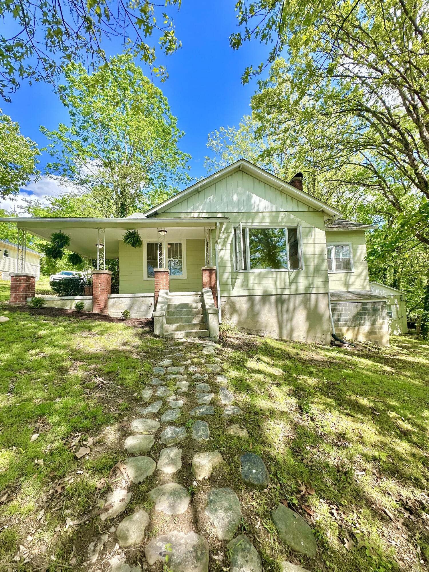 704 Jefferson Ave, Clifton Forge, Virginia image 3