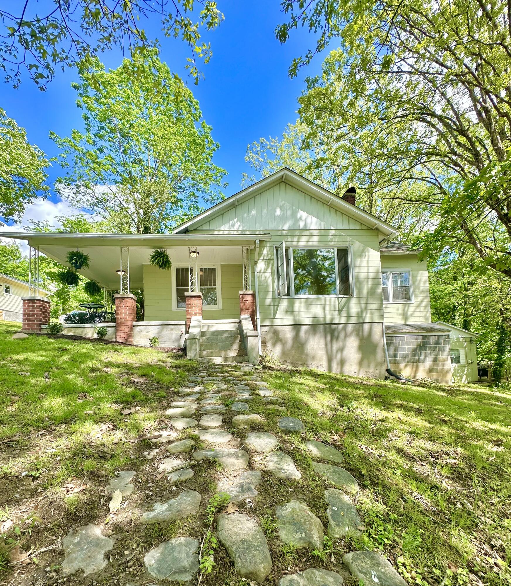 704 Jefferson Ave, Clifton Forge, Virginia image 1