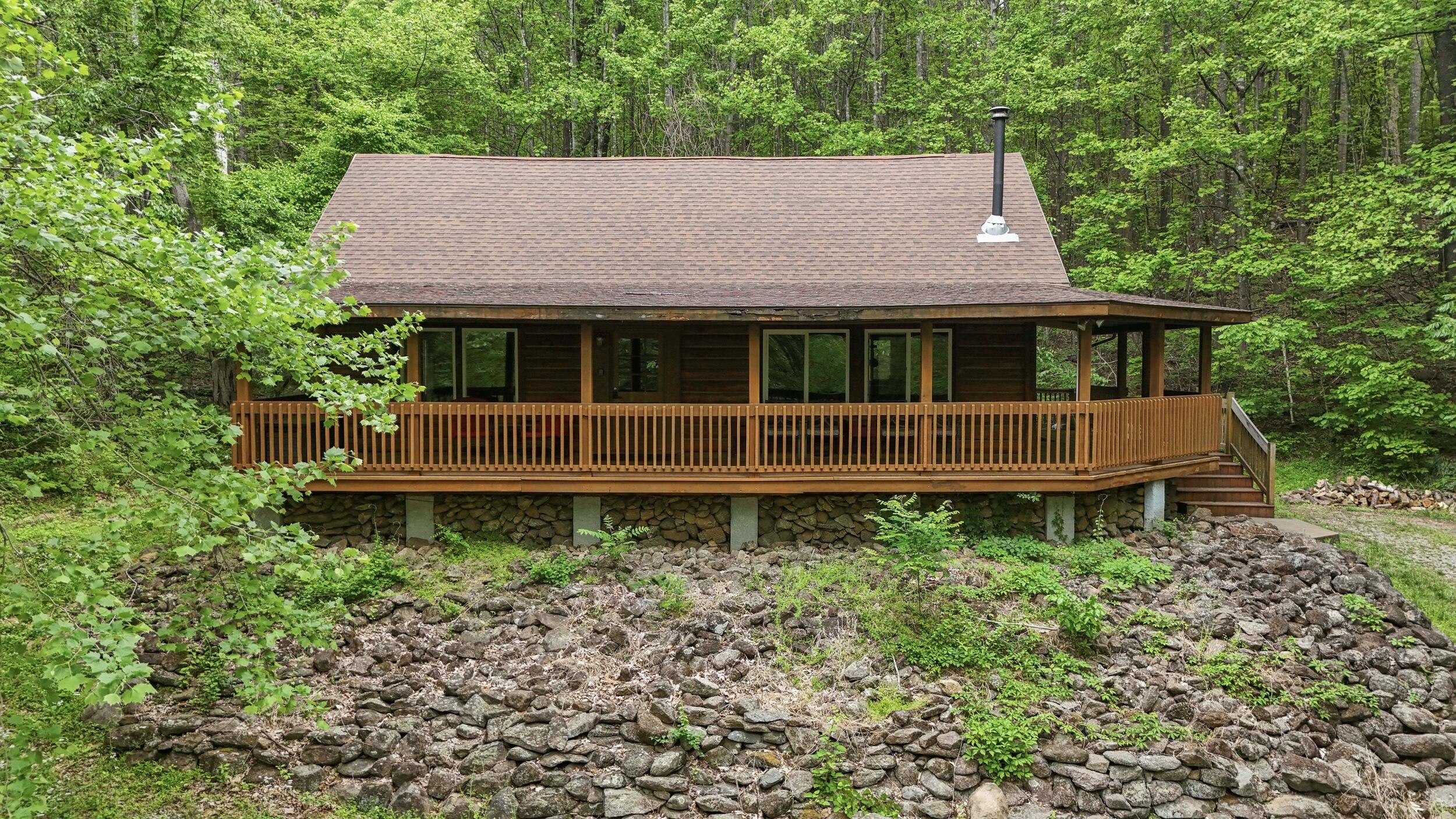 1539 Wheats Valley Rd, Bedford, Ohio image 1