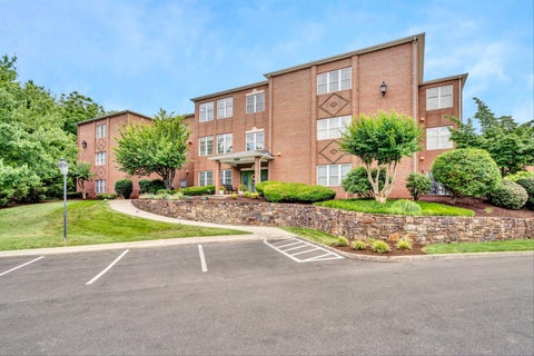 Condo For Sale - 3050 Mcvitty Forest Dr #APT 106<br/> Roanoke, VA 24018