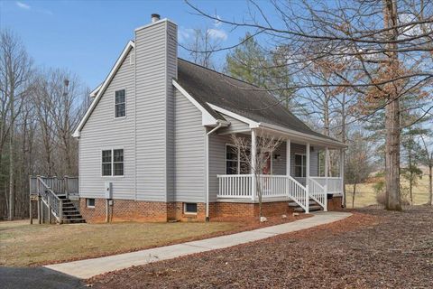 Photo of 2064 Parker RD, Bedford, VA 24523 (MLS # 925203)