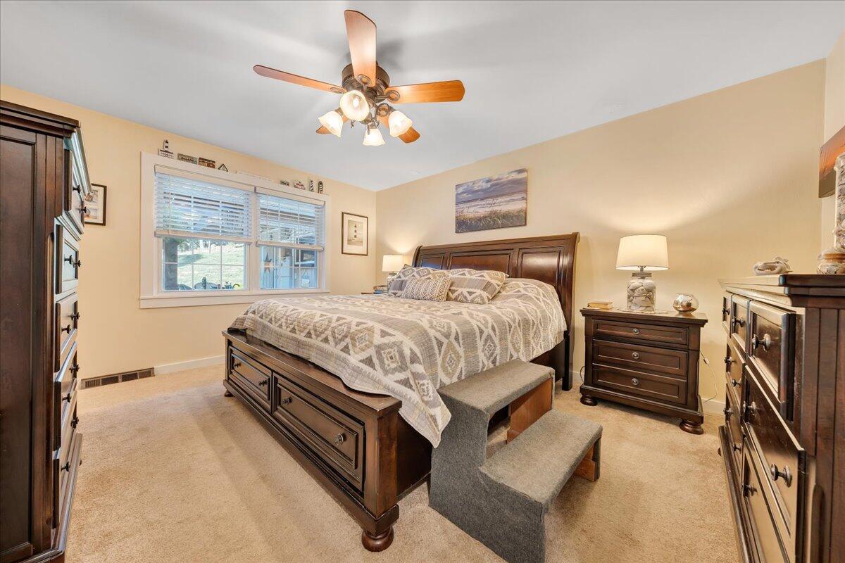 534 Chestnut Mountain Dr, Vinton, Virginia image 13
