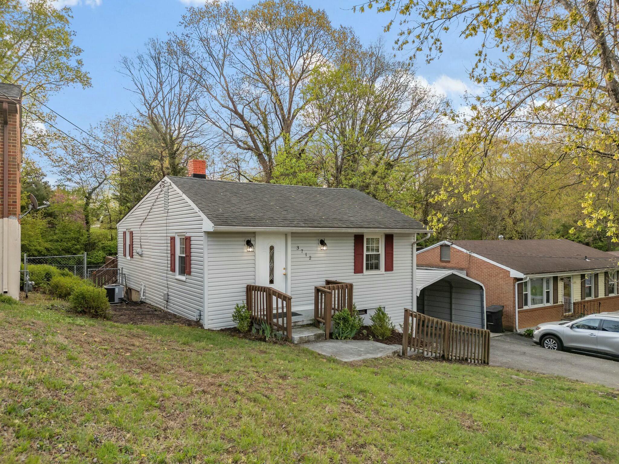 3712 Antietam Dr, Roanoke, Virginia image 2