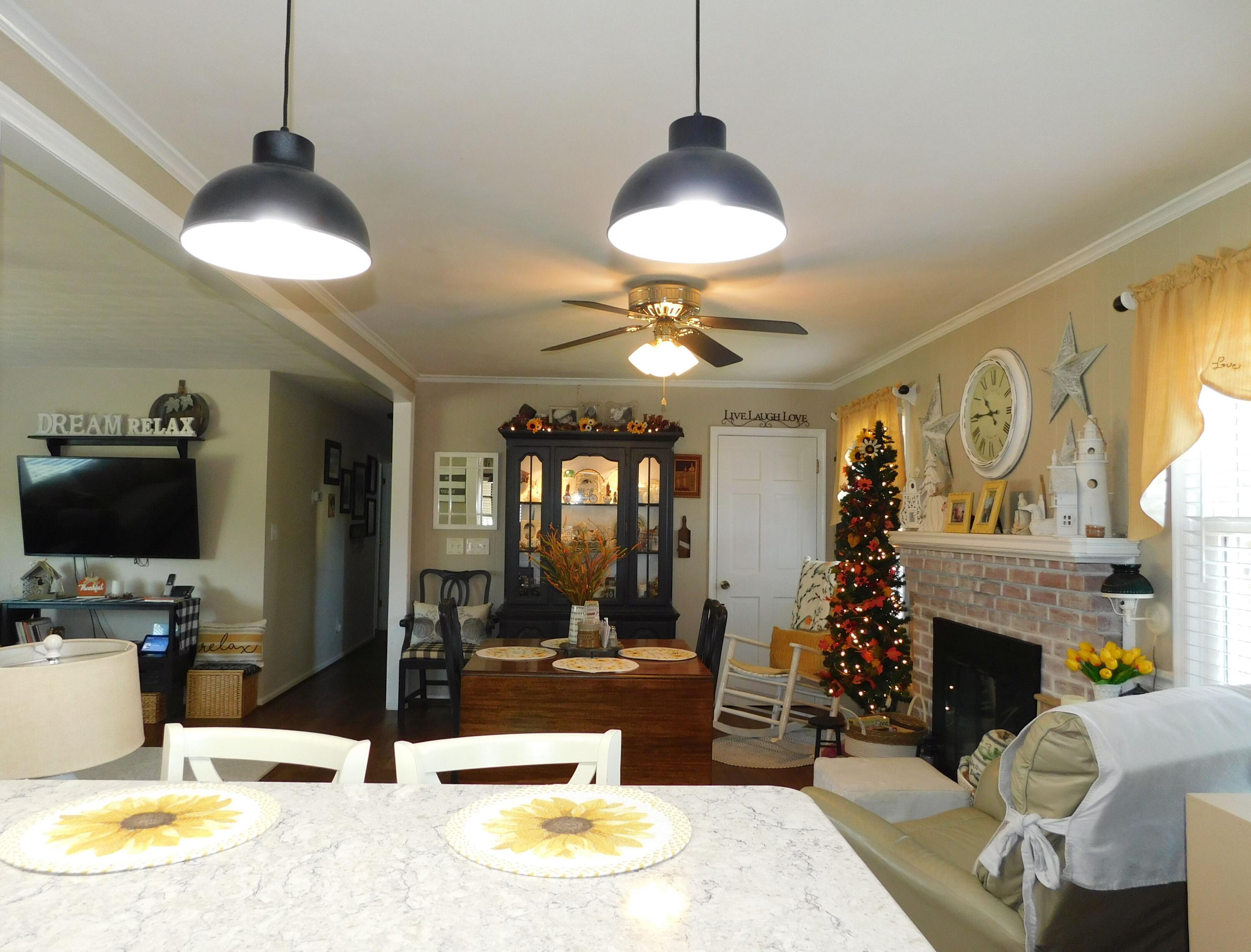 Roanoke, Virginia 24019, United States, 4 Bedrooms Bedrooms, ,3 BathroomsBathrooms,Residential,Pending,80445