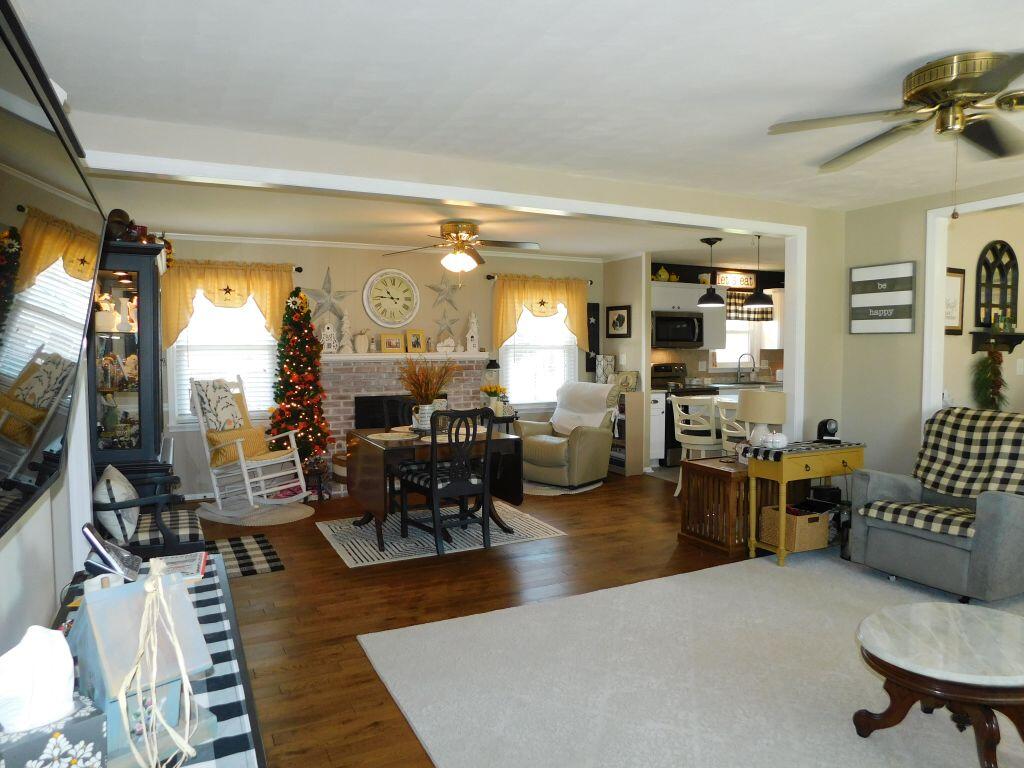 Roanoke, Virginia 24019, United States, 4 Bedrooms Bedrooms, ,3 BathroomsBathrooms,Residential,Pending,80445