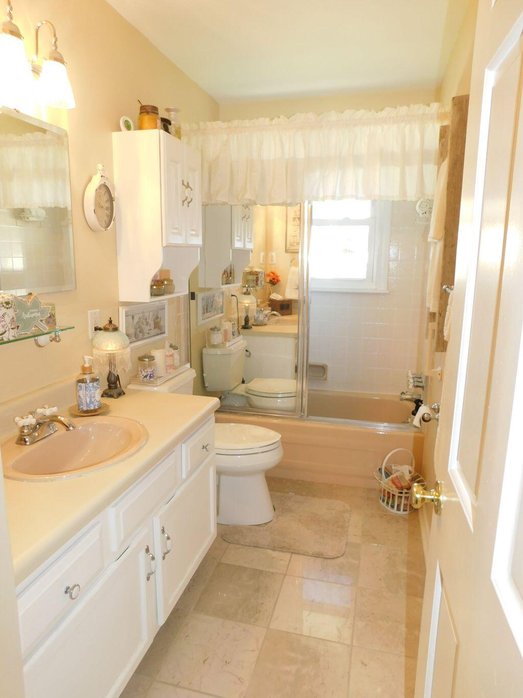 Roanoke, Virginia 24019, United States, 4 Bedrooms Bedrooms, ,3 BathroomsBathrooms,Residential,Pending,80445