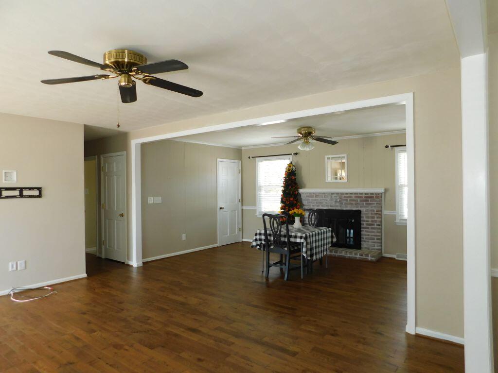 Roanoke, Virginia 24019, United States, 4 Bedrooms Bedrooms, ,3 BathroomsBathrooms,Residential,Pending,80445