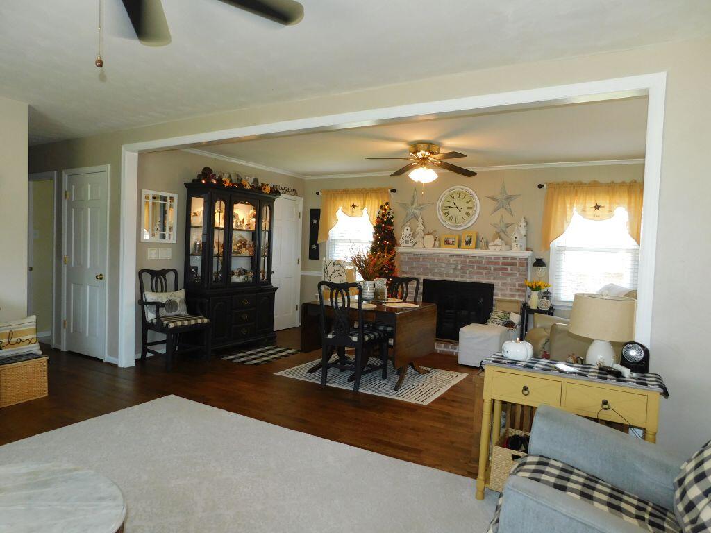 Roanoke, Virginia 24019, United States, 4 Bedrooms Bedrooms, ,3 BathroomsBathrooms,Residential,Pending,80445