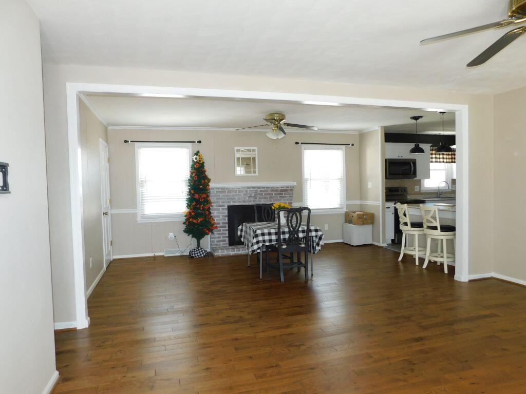 Roanoke, Virginia 24019, United States, 4 Bedrooms Bedrooms, ,3 BathroomsBathrooms,Residential,Pending,80445