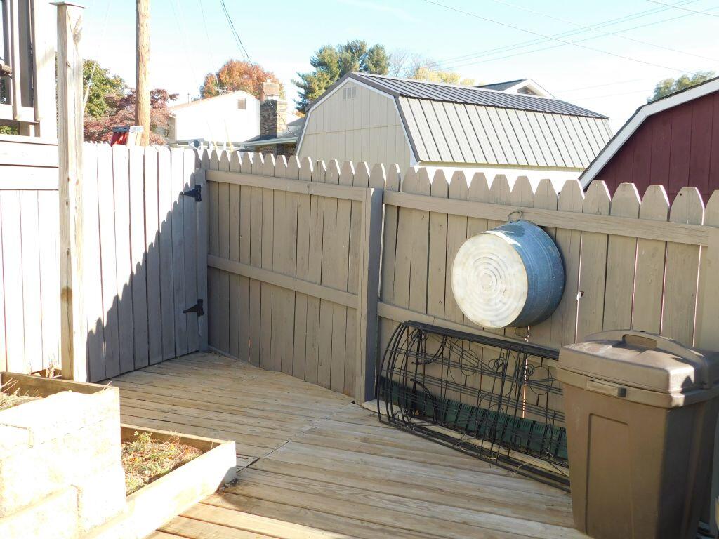 Roanoke, Virginia 24019, United States, 4 Bedrooms Bedrooms, ,3 BathroomsBathrooms,Residential,Pending,80445