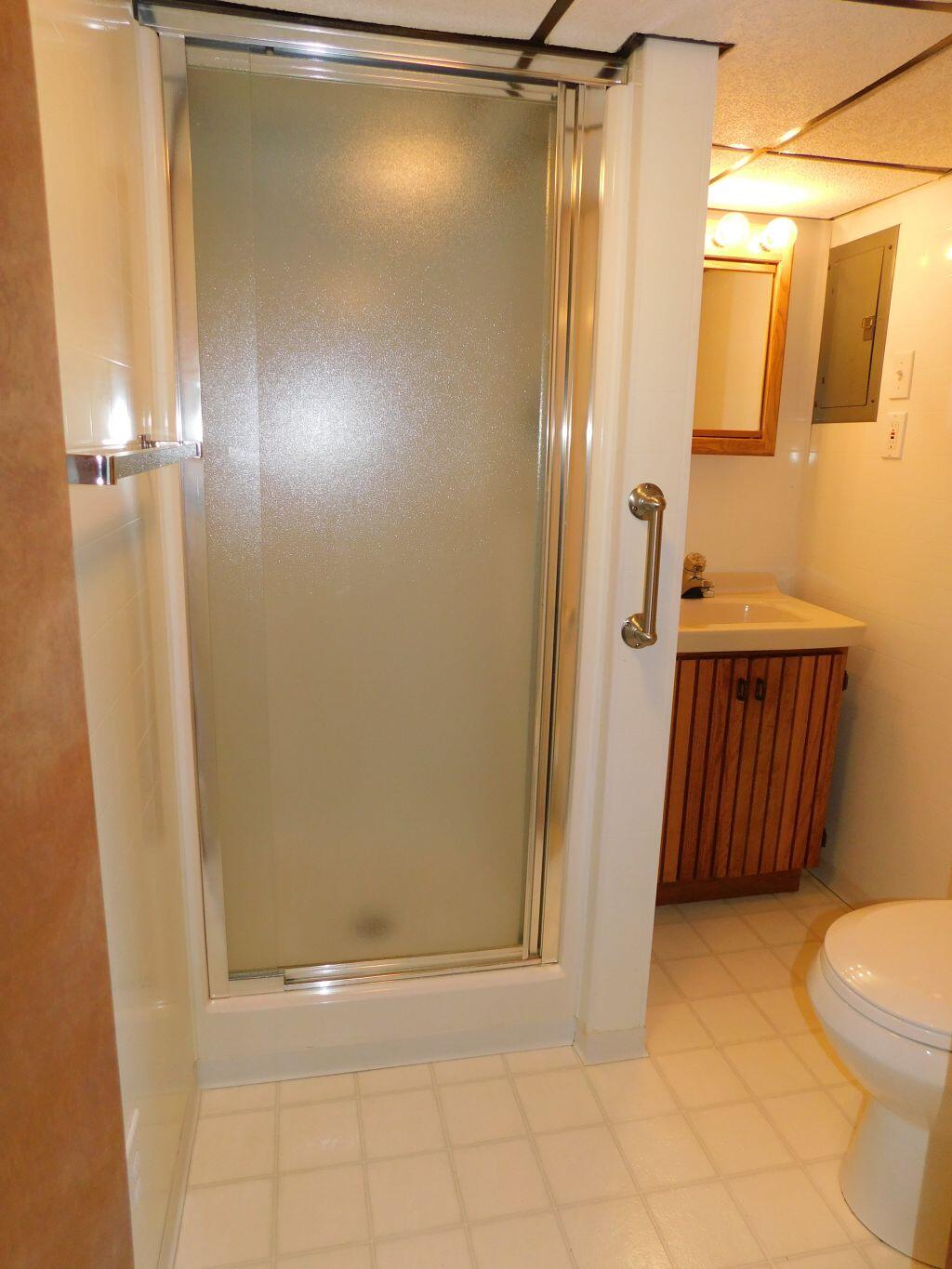 Roanoke, Virginia 24019, United States, 4 Bedrooms Bedrooms, ,3 BathroomsBathrooms,Residential,Pending,80445