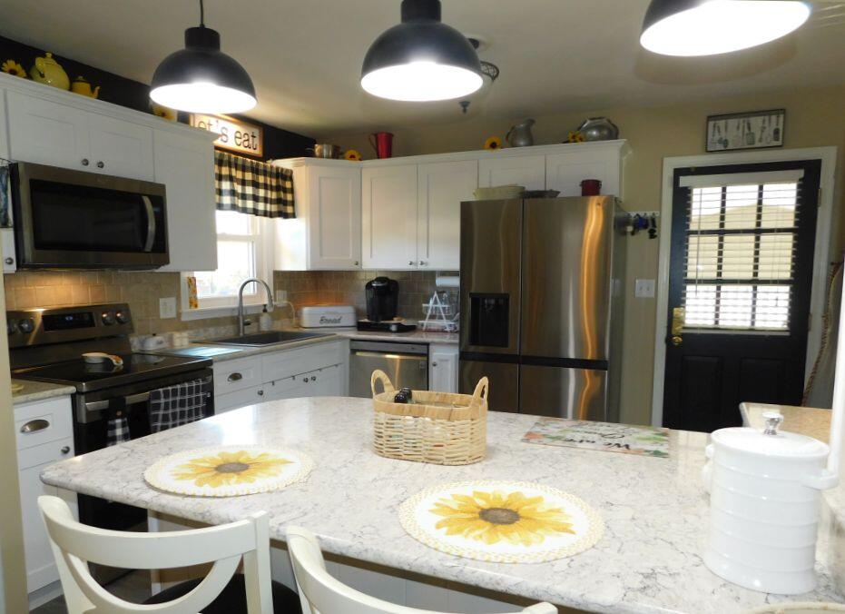 Roanoke, Virginia 24019, United States, 4 Bedrooms Bedrooms, ,3 BathroomsBathrooms,Residential,Pending,80445