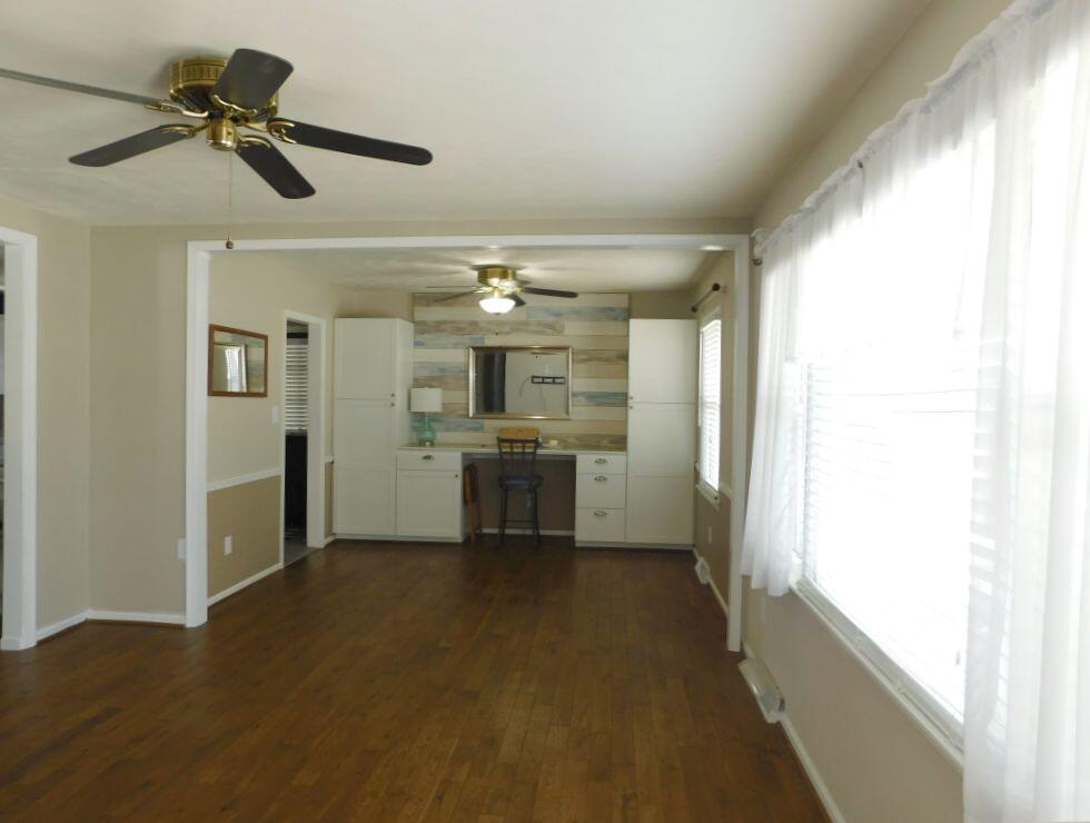 Roanoke, Virginia 24019, United States, 4 Bedrooms Bedrooms, ,3 BathroomsBathrooms,Residential,Pending,80445