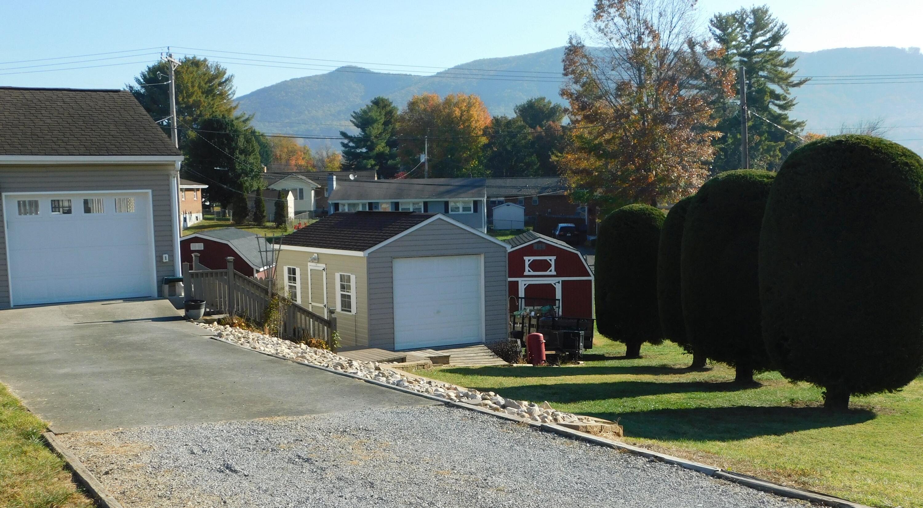Roanoke, Virginia 24019, United States, 4 Bedrooms Bedrooms, ,3 BathroomsBathrooms,Residential,Pending,80445