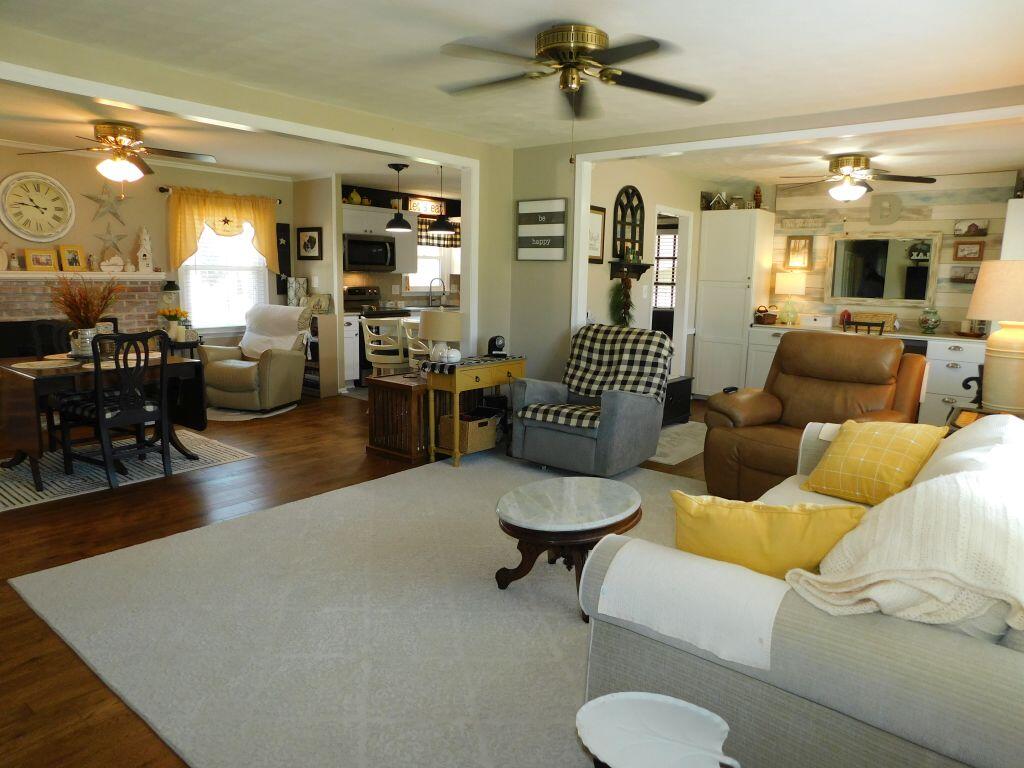 Roanoke, Virginia 24019, United States, 4 Bedrooms Bedrooms, ,3 BathroomsBathrooms,Residential,Pending,80445