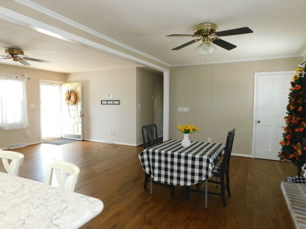 Roanoke, Virginia 24019, United States, 4 Bedrooms Bedrooms, ,3 BathroomsBathrooms,Residential,Pending,80445