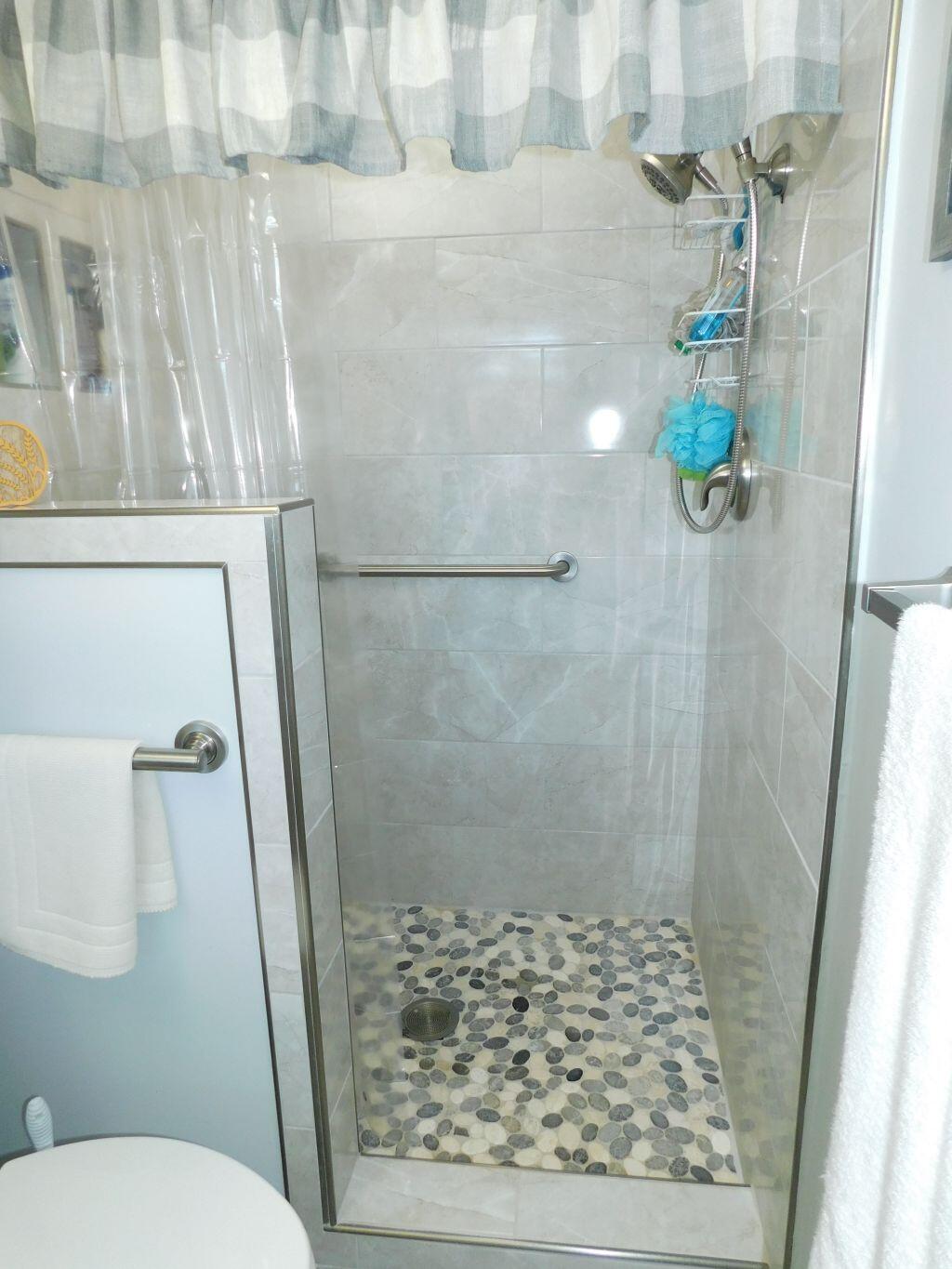 Roanoke, Virginia 24019, United States, 4 Bedrooms Bedrooms, ,3 BathroomsBathrooms,Residential,Pending,80445