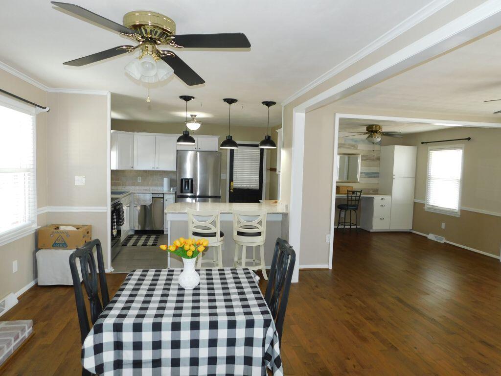 Roanoke, Virginia 24019, United States, 4 Bedrooms Bedrooms, ,3 BathroomsBathrooms,Residential,Pending,80445