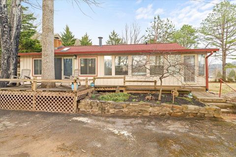 Homes For Sale - 6742 Upper Craigs Creek Rd<br/> Catawba, VA 24070