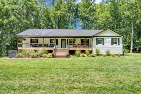 Photo of 1369 Timberlake DR, Lynchburg, VA 24502 (MLS # 918740)