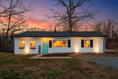 Homes For Sale - 383 Ridge Rd<br/> Troutville, VA 24175